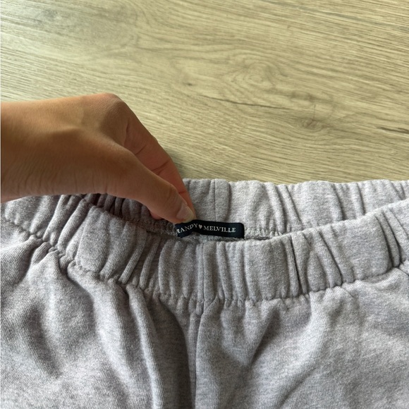 Brandy Melville Rosa Sweat Shorts - Picture 3 of 6